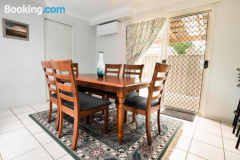 Family Getaway Close To Beach & Restaurants - C Tourism 5