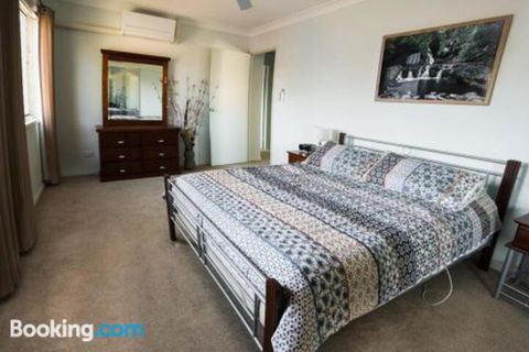 Family Getaway Close To Beach & Restaurants - C Tourism 6