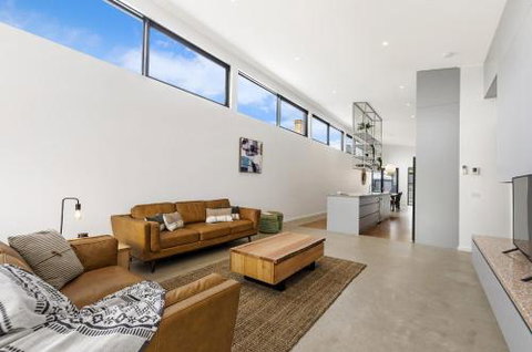 Allure On Barclay - C Tourism 1