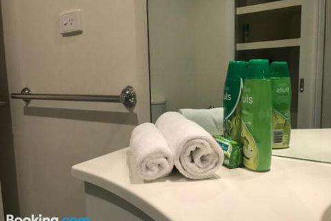 Townsville Strand Lighthouse Apartment 3 - C Tourism 2