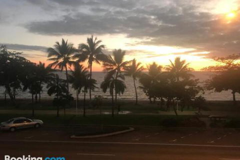 Townsville Strand Lighthouse Apartment 3 - C Tourism 1