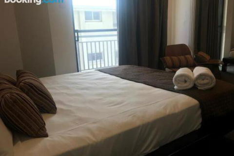 Townsville Strand Lighthouse Apartment 3 - C Tourism 3