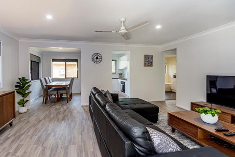Freshly Renovated Dog Friendly House Walking Distance To Waterfront - C Tourism 5