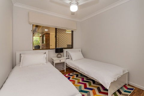 Freshly Renovated Dog Friendly House Walking Distance To Waterfront - C Tourism 6