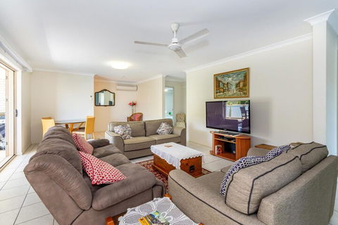 Freshly Renovated Dog Friendly House Walking Distance To Waterfront - C Tourism 3