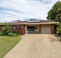 Freshly Renovated Dog Friendly House Walking Distance to Waterfront - C Tourism
