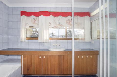 Stunning Clifftop Location 213 Mitchell Pde - C Tourism 5