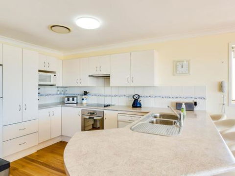 Pollys Escape Main House Cottage Vincentia 4pm Check Out Sundays - C Tourism 1