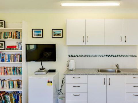 Pollys Escape Main House Cottage Vincentia 4pm Check Out Sundays - C Tourism 6