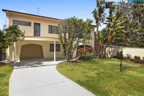 Beachfront Delight 14b Bareena Avenue - C Tourism 2