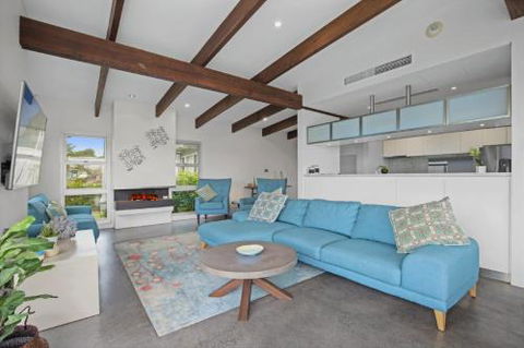 Beachfront Location 28 Mitchell Pde - C Tourism 4