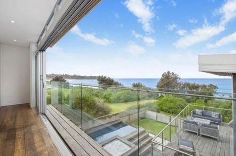 Beachfront Location 28 Mitchell Pde - C Tourism 6
