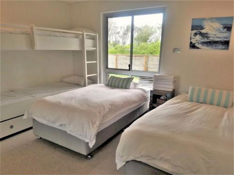 Beachfront Location 28 Mitchell Pde - C Tourism 2