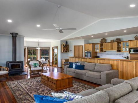 GULL HOUSE Kiama 4pm Check Out Sundays - C Tourism 3