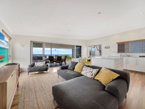 Drift Beach House - C Tourism 1