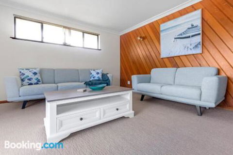 Stingray Shores Your Riverside Escape - C Tourism 2