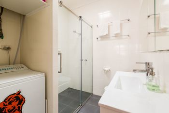 KIM 2BDR West Melbourne Apartment - C Tourism 6