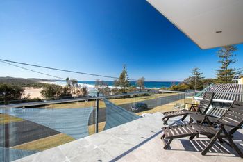 DOLPHIN VIEWS - C Tourism 0