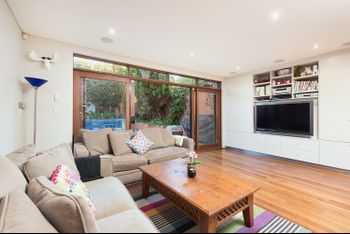 Stunning East Suburb Coastal Home H373 - C Tourism 1