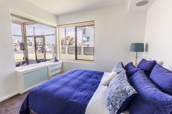 Serene Marinafront 3BR Retreat - C Tourism 1