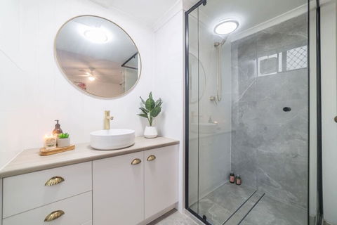 Beautiful Fresh Large 2BR 2Bath Apt - C Tourism 2