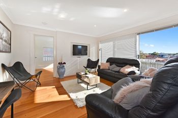 Spacious & Bright 4 Bedroom Home - C Tourism 0