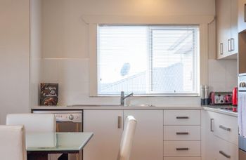 Spacious & Bright 4 Bedroom Home - C Tourism 2