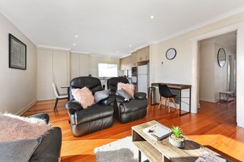 Spacious & Bright 4 Bedroom Home - C Tourism 1