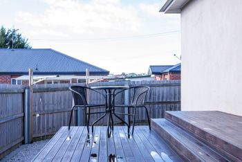 Spacious & Bright 4 Bedroom Home - C Tourism 6