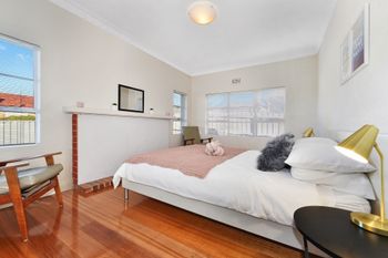 Spacious & Bright 4 Bedroom Home - C Tourism 4