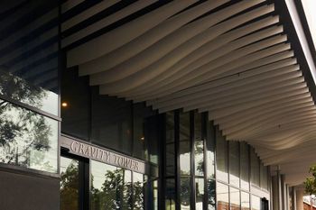 Panoramic Melbourne Views From Stylish Apartment - C Tourism 3