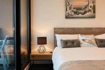Panoramic Melbourne Views From Stylish Apartment - C Tourism 2