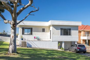 Toms Beach House - C Tourism 0