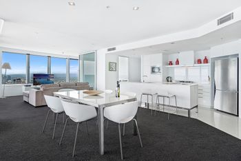 Sensational Q1 Surfers Paradise Resort Living - C Tourism 3