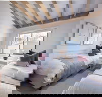 Discobulous 7 - C Tourism