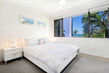 Beachside Escape In Stunning Surfers Paradise - C Tourism 3