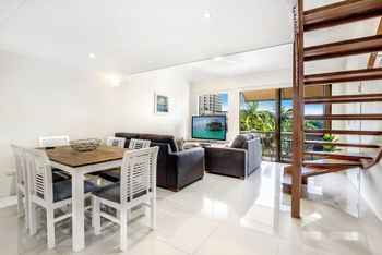 Beachside Escape In Stunning Surfers Paradise - C Tourism 6
