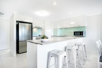 Beachside Escape In Stunning Surfers Paradise - C Tourism 4