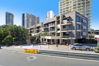Beachside Escape In Stunning Surfers Paradise - C Tourism 2