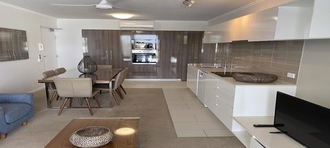 Airtrip Apartments On Carlyle St. Mackay - C Tourism 3
