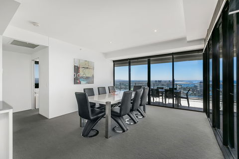 Apartment Stay - Circle On Cavill - C Tourism 4
