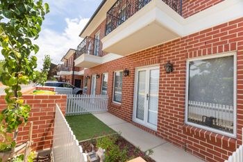 Brand New Townhouse - C Tourism 0