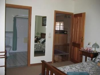 Buttercup Cottage & Private Apartment - C Tourism 4
