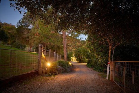Dayboro Cottages & Llama Walks - C Tourism 1