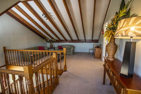 Ainslie Manor B&B - C Tourism 4
