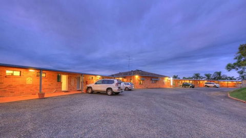 Jacaranda Motor Lodge - C Tourism 5