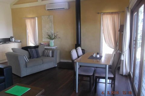 Outlook Hill Pavilion Suites & Spa Cottages - C Tourism 3