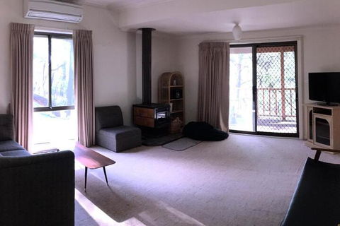 The Ledge Holiday House - C Tourism 6