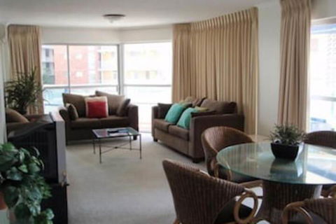 Grosvenor Beachfront Apartments - C Tourism 5