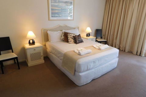 Glenelg Beachside Apartments - C Tourism 3